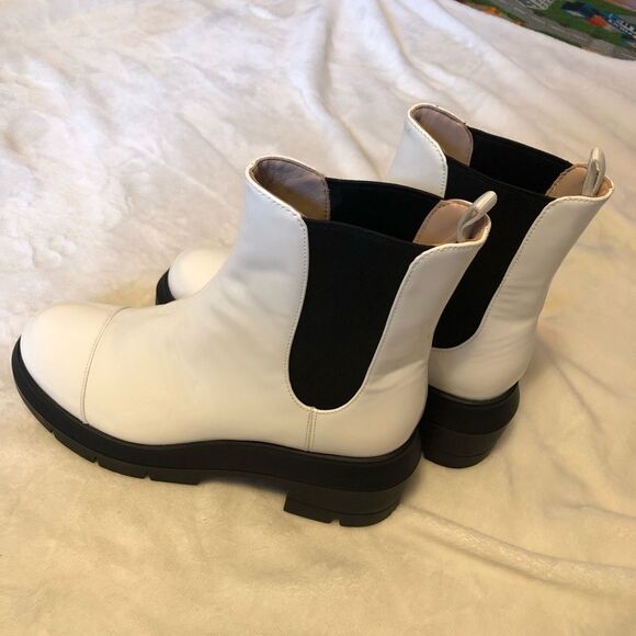 New Stuart Weitzman Norah Chelsea leather ankle Boot (Women), size 9c - Picture 11 of 14